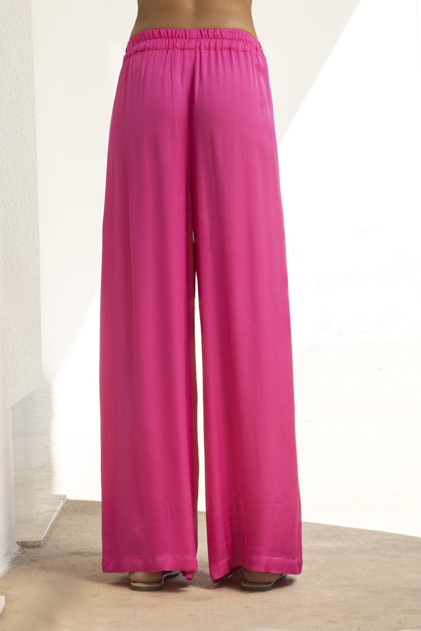 CALÇA EM CETIM