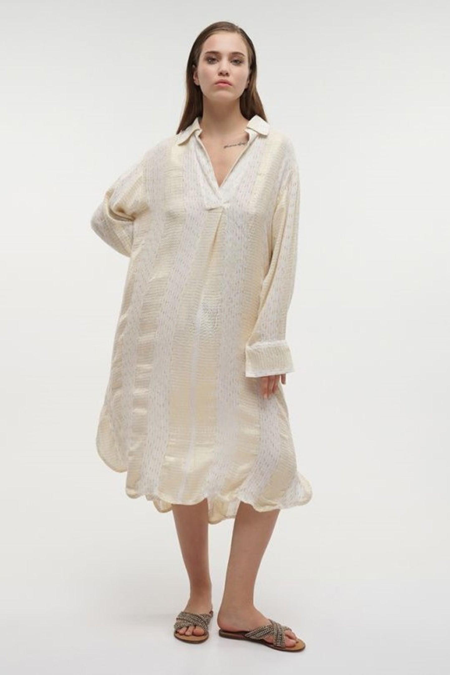 VESTIDO BEGE E DOURADO