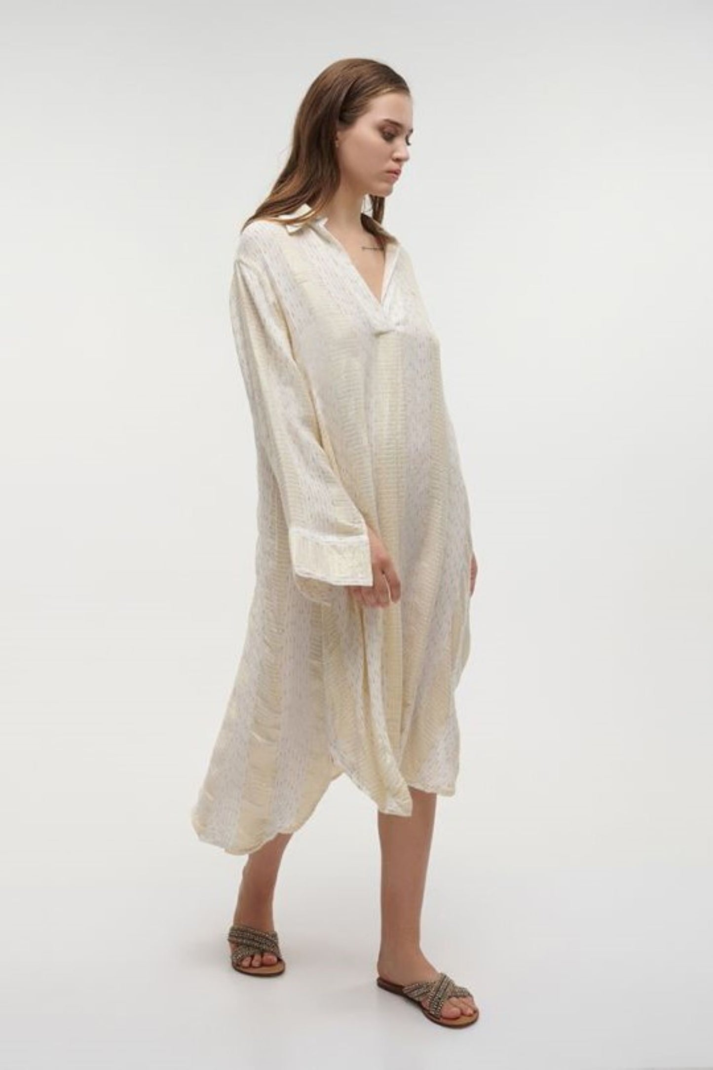 VESTIDO BEGE E DOURADO