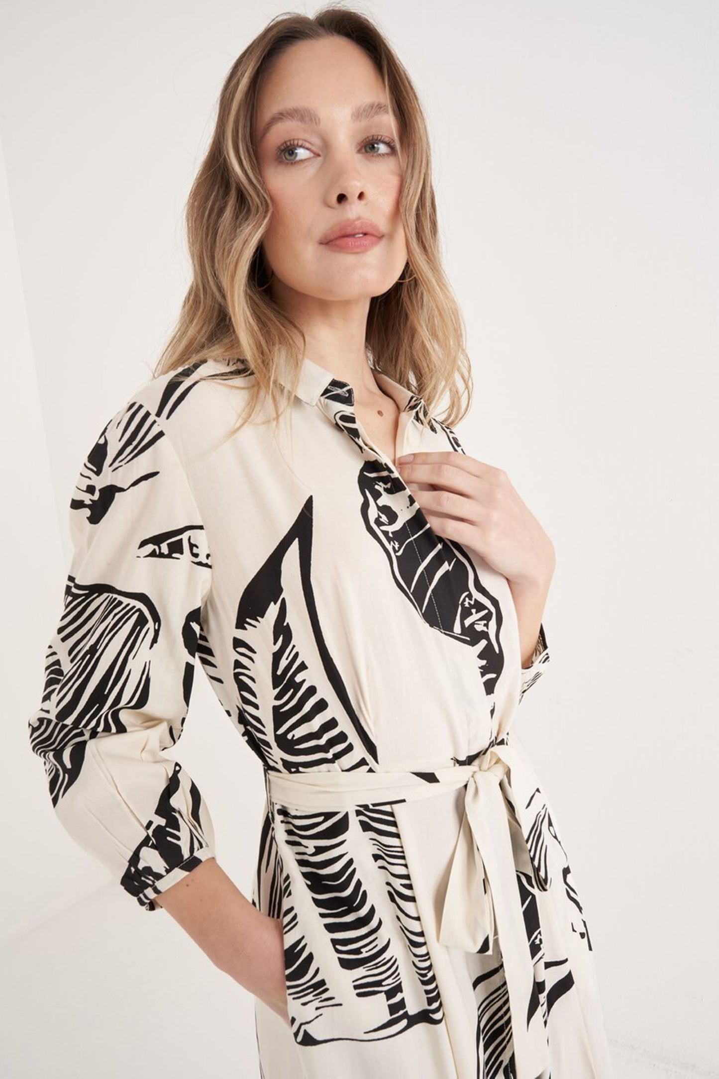 VESTIDO PRETO E BEGE