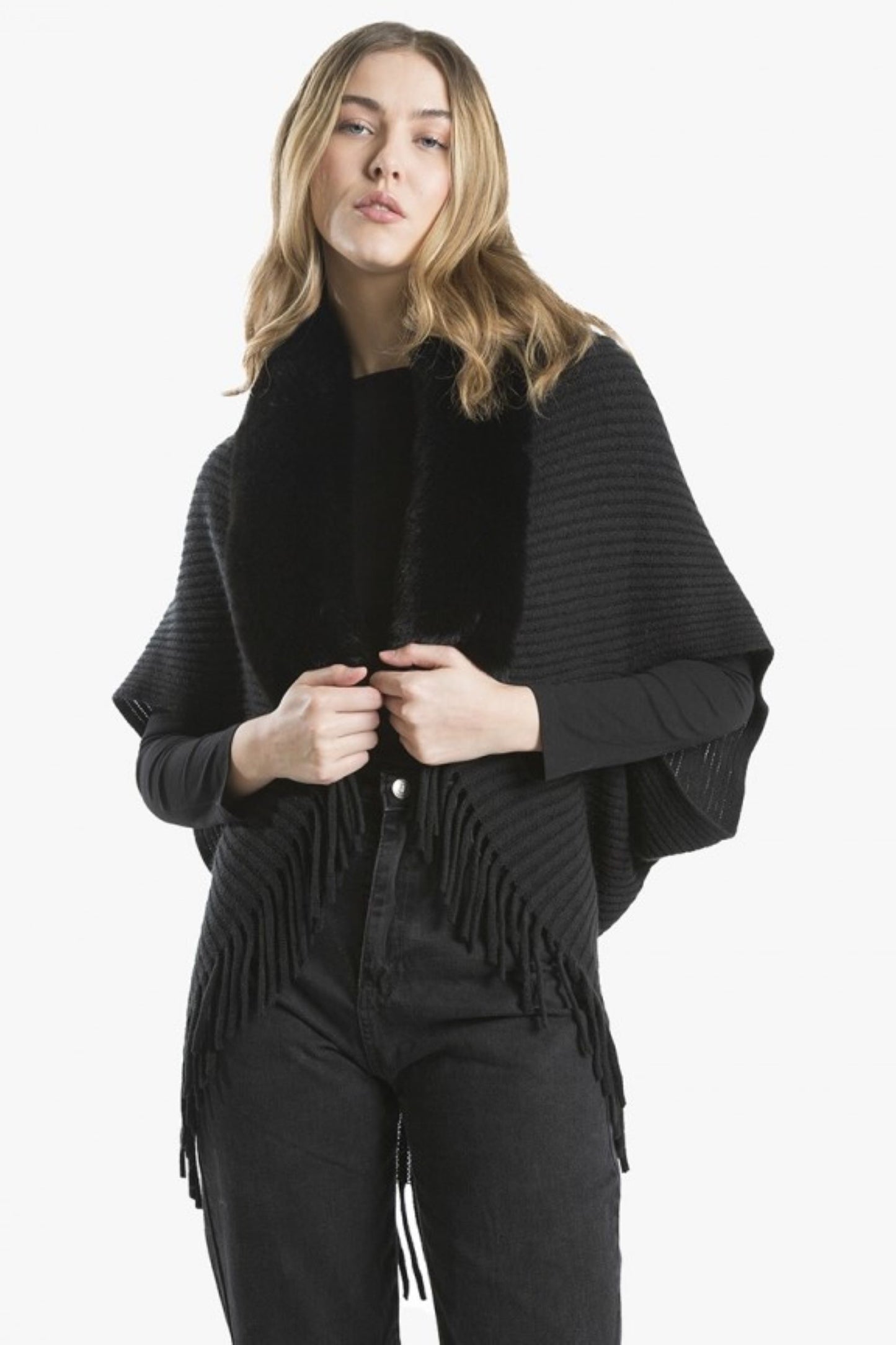 PONCHO PRETO COM PELO