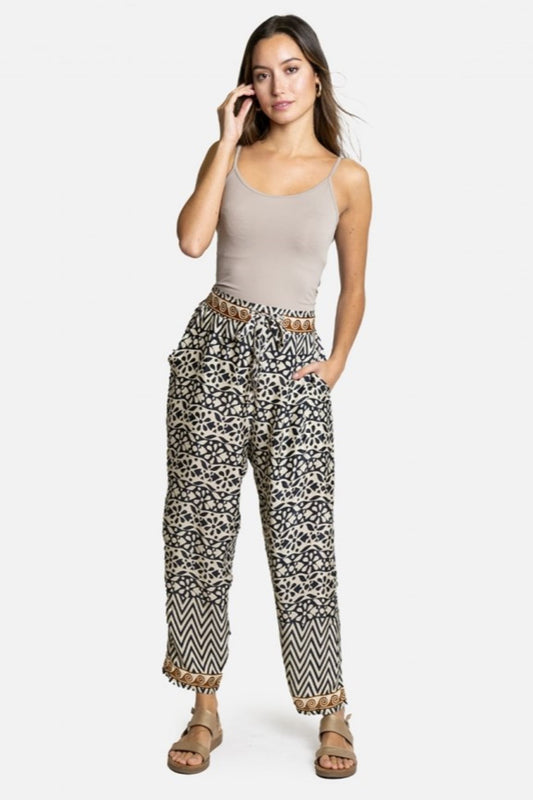 CALÇA COM PADRÃO ÉTNICO AFRICANO