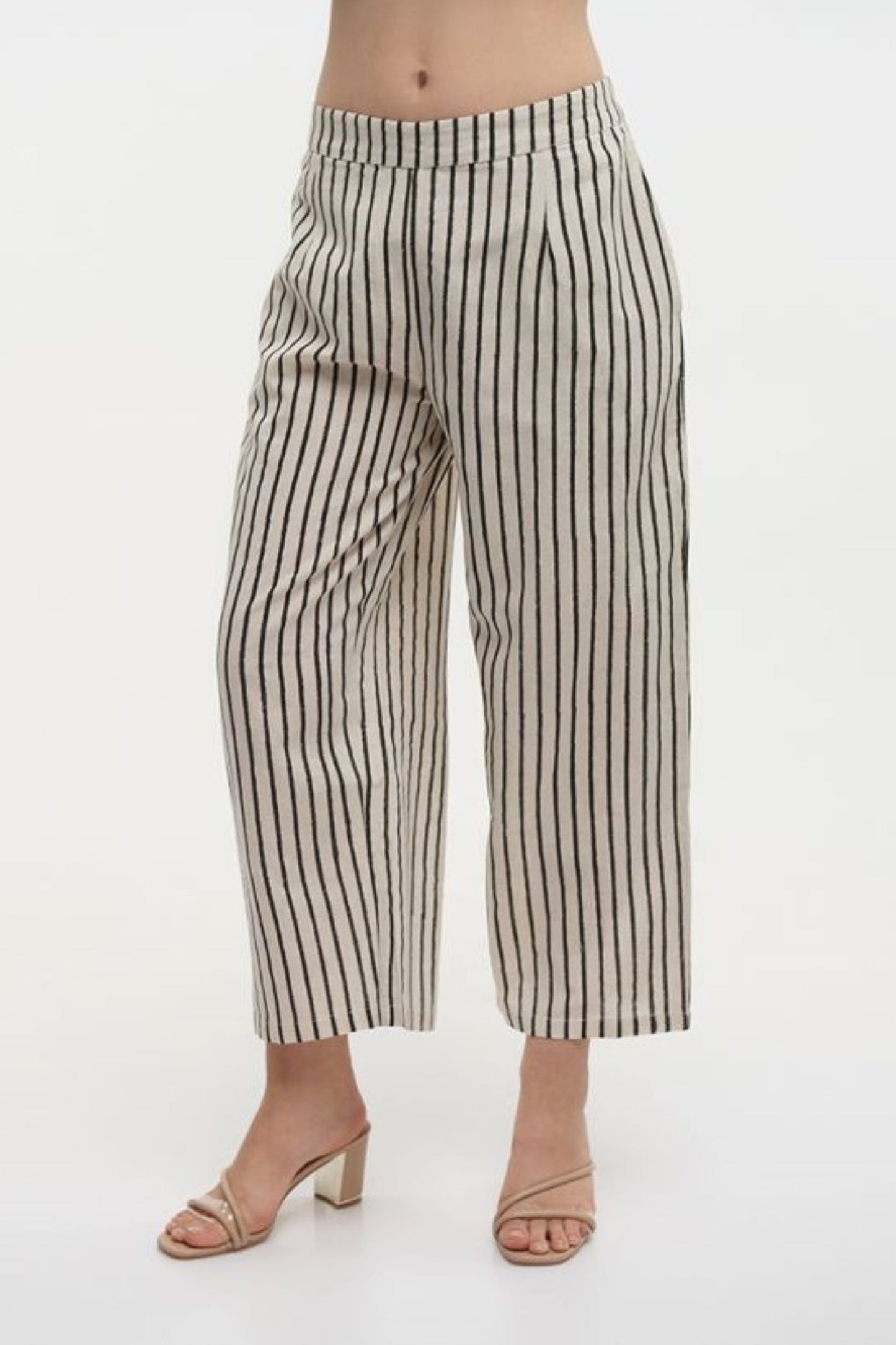 CALÇA ÁS RISCAS