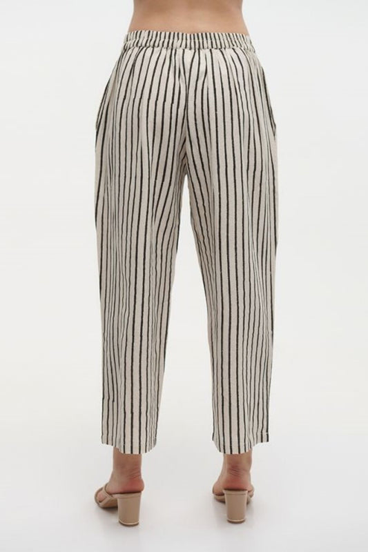CALÇA ÁS RISCAS