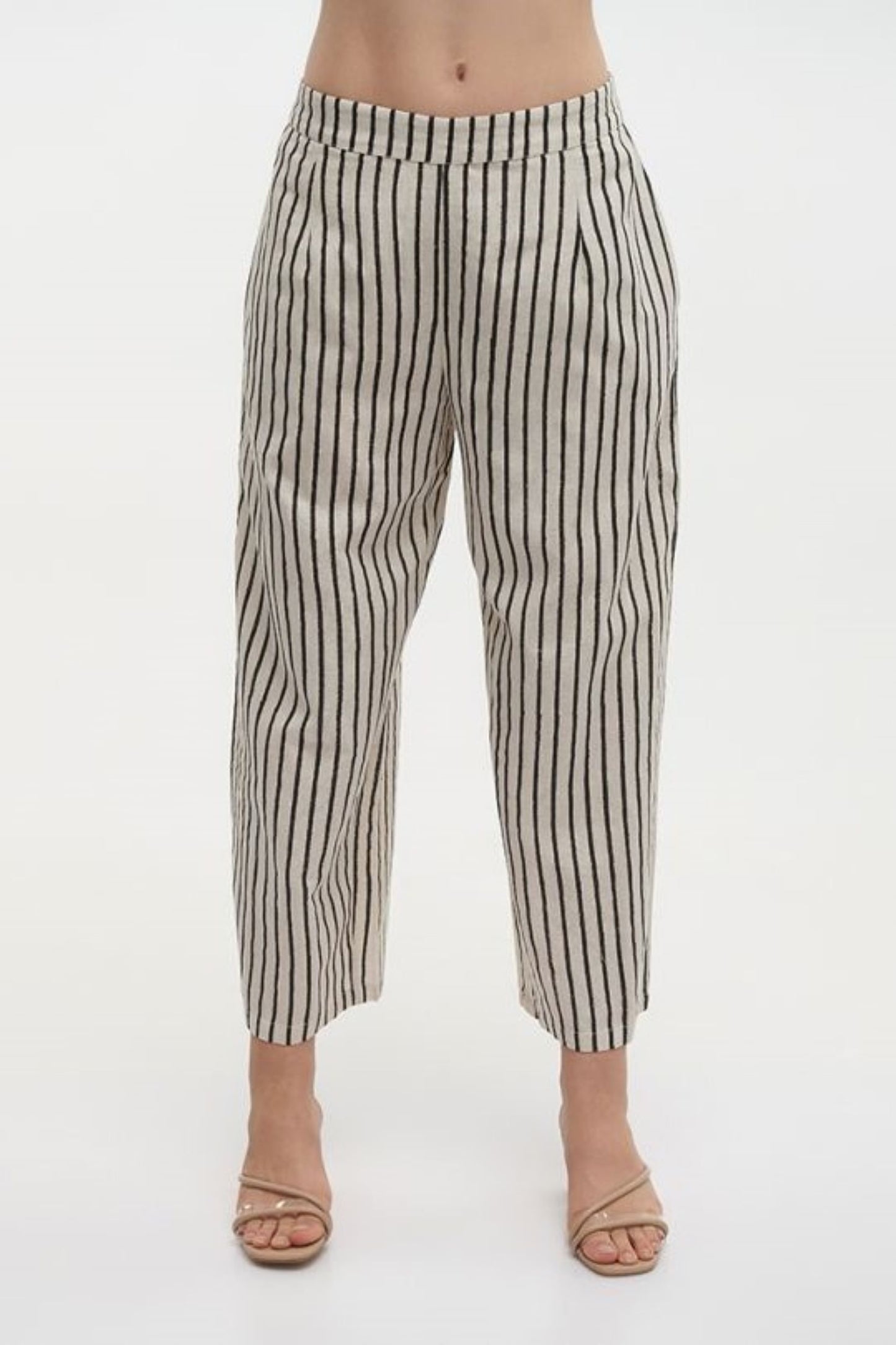 CALÇA ÁS RISCAS