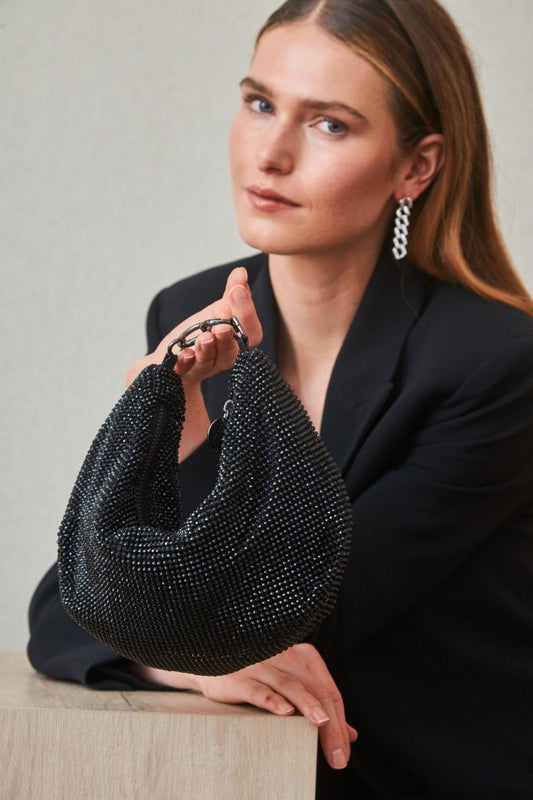 CARTEIRA PRETA COM BRILHANTES