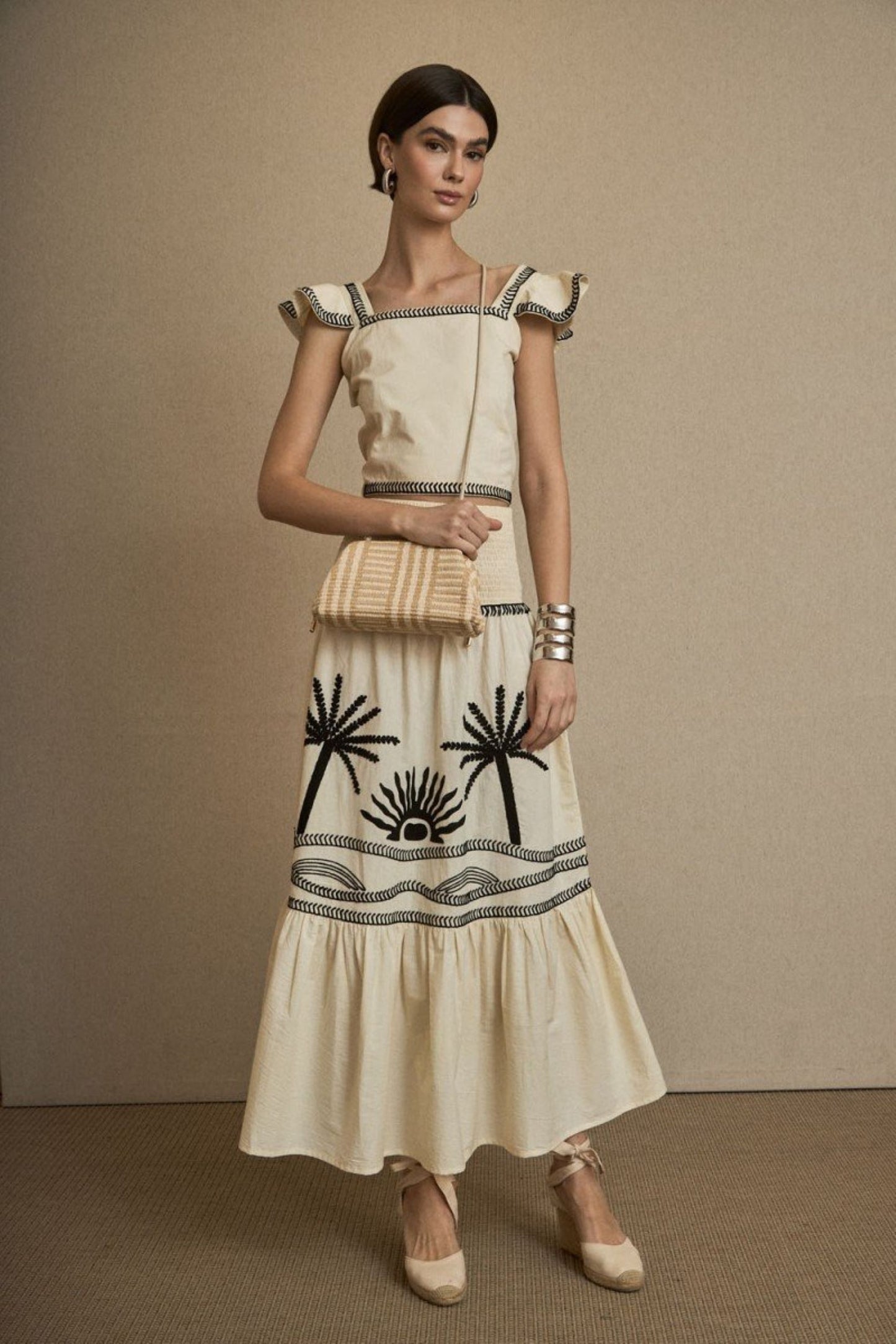 CONJUNTO TOP E SAIA BORDADO